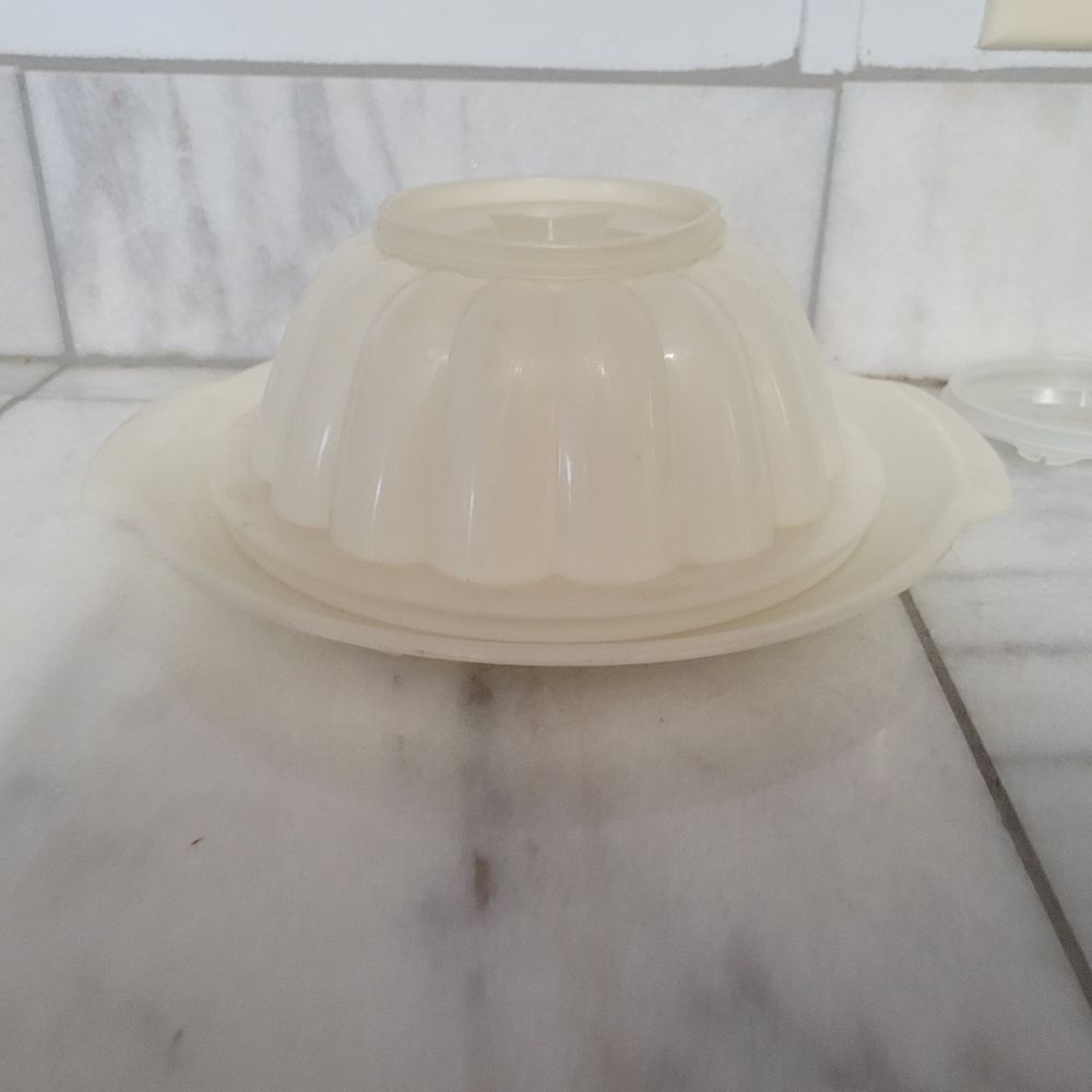 Vintage Tupperware Jel-N-Serve White Plastic Jello Mold w/ 4 Design Plates